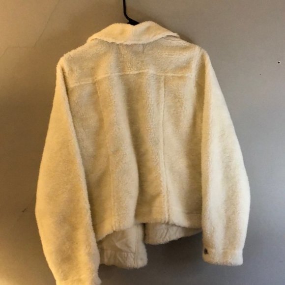 Torrid Trucker Jacket in Faux Shearling White NWT - Picture 6 of 7